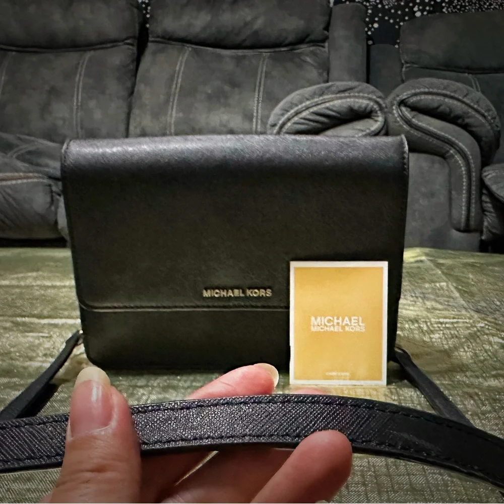 Vintage Y2K Michael Kors Black Leather Crossbody purse ❌80% OFF SALE❌ - Picture 5 of 14